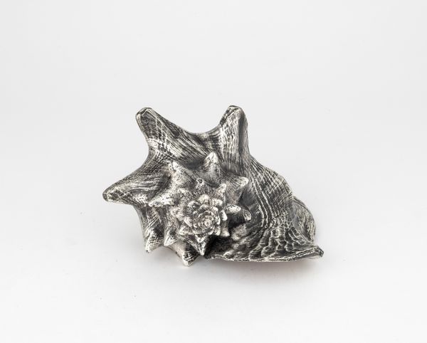 Grande conchiglia rivestita in argento, etichetta a scudo Mario Buccellati, Italia XX-XXI secolo  - Asta Argenti da Collezione | XX secolo - Associazione Nazionale - Case d'Asta italiane