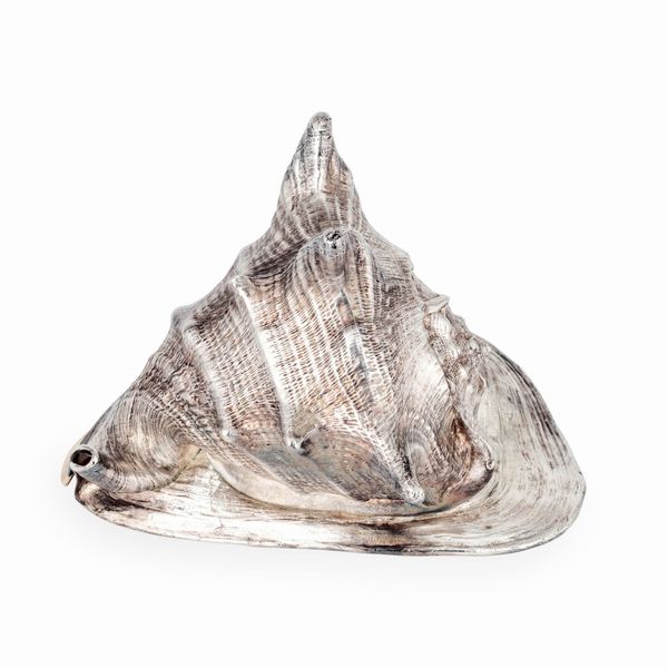 Grande conchiglia rivestita in argento, etichetta a scudo Mario Buccellati, Italia XX-XXI secolo  - Asta Argenti da Collezione | XX secolo - Associazione Nazionale - Case d'Asta italiane