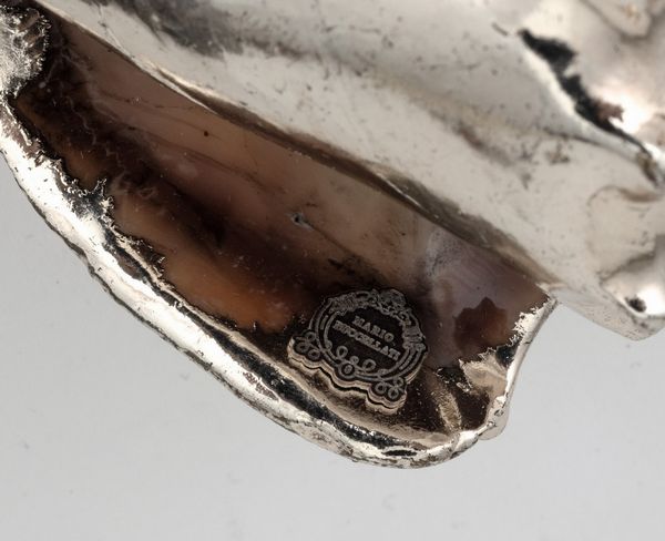 Lotto di tre conchiglie rivestite in argento, etichetta a scudo Mario Buccellati, Italia XX-XXI secolo  - Asta Argenti da Collezione | XX secolo - Associazione Nazionale - Case d'Asta italiane