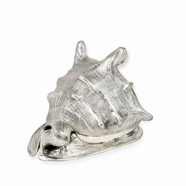 Grande conchiglia rivestita in argento, etichetta a scudo Mario Buccellati, Italia XX-XXI secolo  - Asta Argenti da Collezione | XX secolo - Associazione Nazionale - Case d'Asta italiane