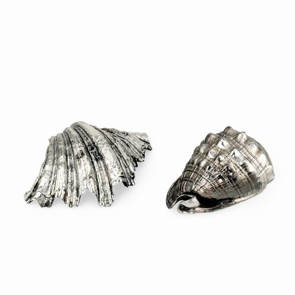 Lotto di due conchiglie rivestite in argento, etichetta a scudo Mario Buccellati, Italia XX-XXI secolo  - Asta Argenti da Collezione | XX secolo - Associazione Nazionale - Case d'Asta italiane