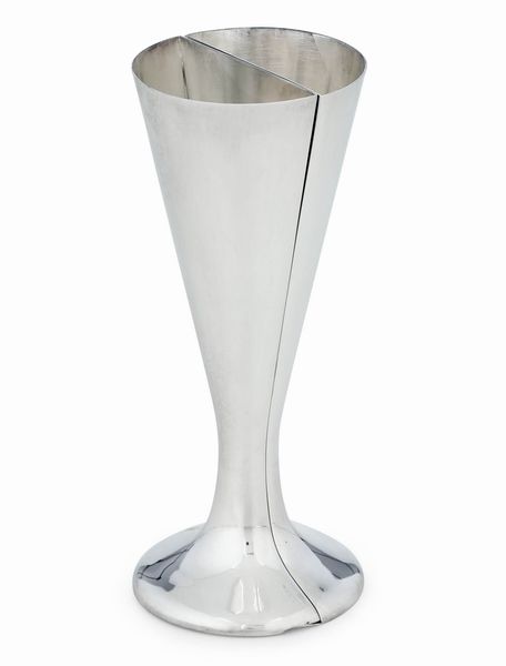 Bicchiere Lui e Lei. Argenteria artistica italiana del XXI secolo, argentiere Rino Greggio, Padova  - Asta Argenti da Collezione | XX secolo - Associazione Nazionale - Case d'Asta italiane