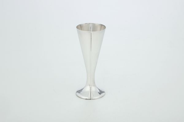 Bicchiere Lui e Lei. Argenteria artistica italiana del XXI secolo, argentiere Rino Greggio, Padova  - Asta Argenti da Collezione | XX secolo - Associazione Nazionale - Case d'Asta italiane