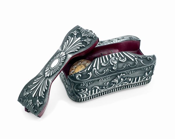 Telefono vintage con custodia in argento. Argenteria ilanese del XX secolo, argentiere Agostino Mazzuccato  - Asta Argenti da Collezione | XX secolo - Associazione Nazionale - Case d'Asta italiane