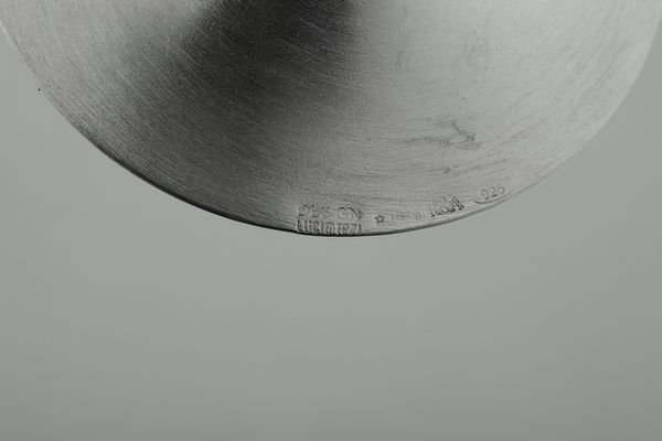 Vaso uniflor a tulipano. Argenteria artistica italiana del XXI secolo, design Lucio Iezzi, argentiere Rossi & Arcandi, Vicenza  - Asta Argenti da Collezione | XX secolo - Associazione Nazionale - Case d'Asta italiane