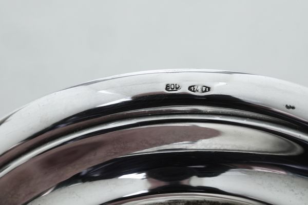 Coppia di candelieri a rocchetto. Argenteria artistica fiorentina del XX secolo, argentiere Pampaloni  - Asta Argenti da Collezione | XX secolo - Associazione Nazionale - Case d'Asta italiane