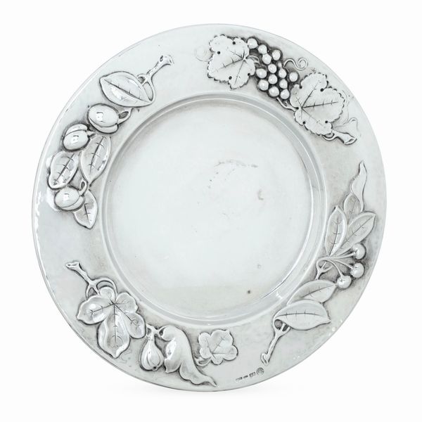 Piatto. Argenteria artistica fiorentina del XX-XXI secolo. Argentiere Brandimarte  - Asta Argenti da Collezione | XX secolo - Associazione Nazionale - Case d'Asta italiane