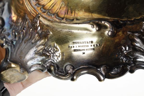 Coppia di doppieri. Tiffany & Co., U.S.A. inizio XX secolo  - Asta Argenti da Collezione | XX secolo - Associazione Nazionale - Case d'Asta italiane