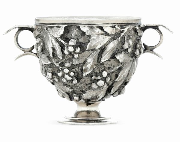 Coppa di gusto archeologico. Argenteria artistica italiana del XX secolo  - Asta Argenti da Collezione | XX secolo - Associazione Nazionale - Case d'Asta italiane