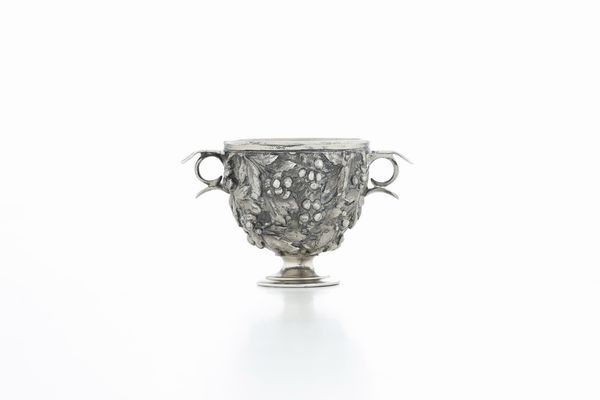 Coppa di gusto archeologico. Argenteria artistica italiana del XX secolo  - Asta Argenti da Collezione | XX secolo - Associazione Nazionale - Case d'Asta italiane