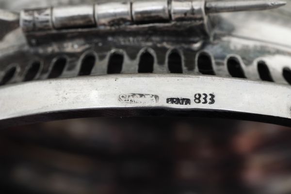 Placca raffigurante Evangelista. Penisola iberica o colonie ispano-portoghesi, XIX-XX secolo  - Asta Argenti da Collezione | XX secolo - Associazione Nazionale - Case d'Asta italiane