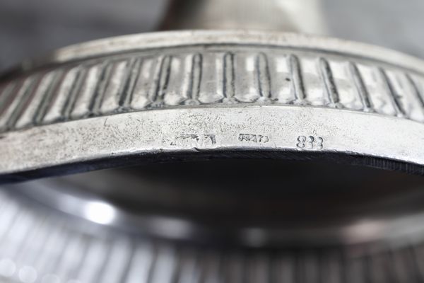 Placca raffigurante Evangelista. Penisola iberica o colonie ispano-portoghesi, XIX-XX secolo  - Asta Argenti da Collezione | XX secolo - Associazione Nazionale - Case d'Asta italiane