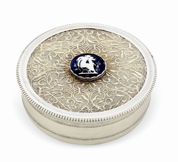 Scatola e ciotola. Argenteria artistica italiana. Argentiere Stefani, Bologna, XX secolo  - Asta Argenti da Collezione | XX secolo - Associazione Nazionale - Case d'Asta italiane