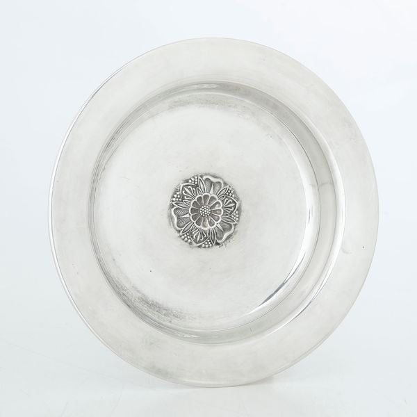 Scatola e ciotola. Argenteria artistica italiana. Argentiere Stefani, Bologna, XX secolo  - Asta Argenti da Collezione | XX secolo - Associazione Nazionale - Case d'Asta italiane