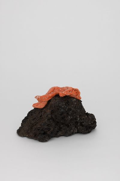 Figura antropomorfa giacente su pietra del Vesuvio, firmata Parlati, Napoli XX-XXI secolo  - Asta Argenti da Collezione | XX secolo - Associazione Nazionale - Case d'Asta italiane