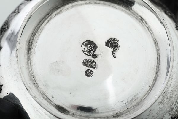 Servizio composto da lattiera e zuccheriera con vassoio.<BR>Persia, Era Pahlavi. Marchio Khosrov - Teheran  - Asta Argenti da Collezione | XX secolo - Associazione Nazionale - Case d'Asta italiane