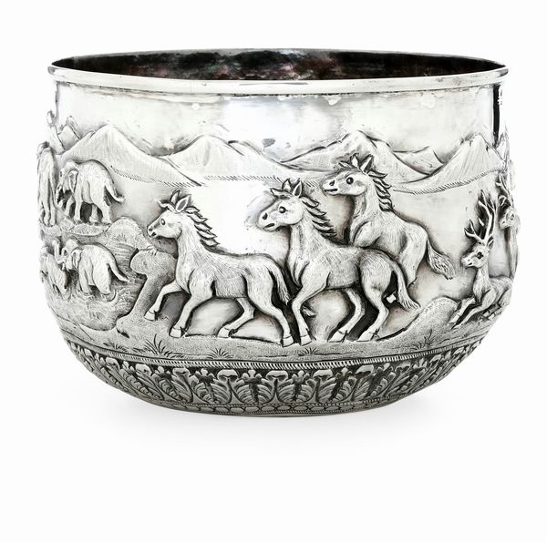 Ciotola. Manifattura orientale del XX secolo  - Asta Argenti da Collezione | XX secolo - Associazione Nazionale - Case d'Asta italiane