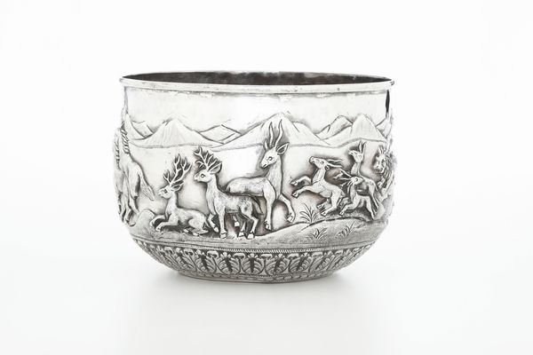 Ciotola. Manifattura orientale del XX secolo  - Asta Argenti da Collezione | XX secolo - Associazione Nazionale - Case d'Asta italiane