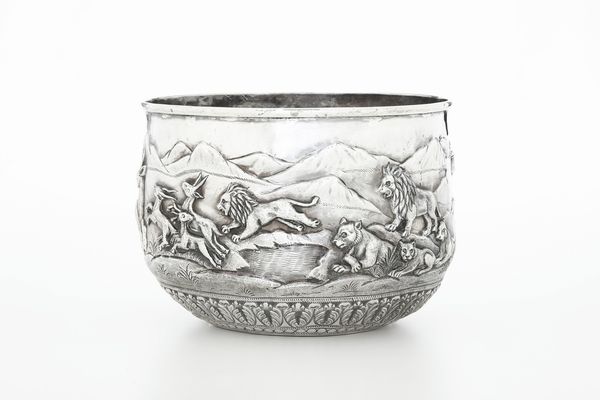 Ciotola. Manifattura orientale del XX secolo  - Asta Argenti da Collezione | XX secolo - Associazione Nazionale - Case d'Asta italiane