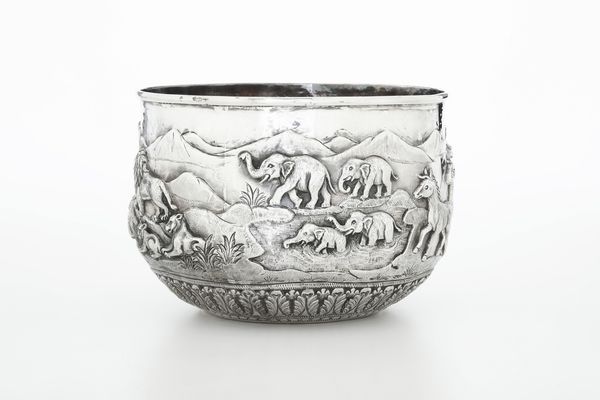 Ciotola. Manifattura orientale del XX secolo  - Asta Argenti da Collezione | XX secolo - Associazione Nazionale - Case d'Asta italiane