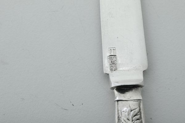 Sei coltelli da dessert con lame in argento. Cina XX secolo  - Asta Argenti da Collezione | XX secolo - Associazione Nazionale - Case d'Asta italiane