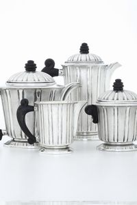 Servizio art dec. Argenteria artistica milanese del XX secolo, marchio con fascio littorio in uso dal 1935 al 1945. Argentiere Luigi Genazzi  - Asta Argenti da Collezione | XX secolo - Associazione Nazionale - Case d'Asta italiane