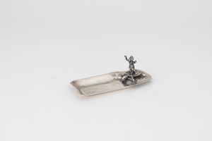 Ciotola con putto che cavalca tartaruga. Argenteria artistica milanese, argentiere Genazzi  - Asta Argenti da Collezione | XX secolo - Associazione Nazionale - Case d'Asta italiane