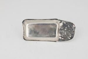 Ciotola con putto che cavalca tartaruga. Argenteria artistica milanese, argentiere Genazzi  - Asta Argenti da Collezione | XX secolo - Associazione Nazionale - Case d'Asta italiane