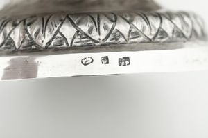 Coppia di rinfrescatoi. Argenteria artistica italiana del XX secolo, marchi ad imitazione dell'argenteria napoletana del XIX secolo  - Asta Argenti da Collezione | XX secolo - Associazione Nazionale - Case d'Asta italiane