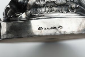 Coppia di candelabri a cinque luci. Maison Mario Buccellati, marchio con fascio littorio in uso adal 1935 al 1945  - Asta Argenti da Collezione | XX secolo - Associazione Nazionale - Case d'Asta italiane