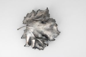 Centrotavola a forma di foglia. Maison Gianmaria Buccellati, Italia XX-XXI secolo  - Asta Argenti da Collezione | XX secolo - Associazione Nazionale - Case d'Asta italiane
