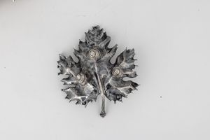 Una conchiglia rivestita in argento e una piccola foglia in argento. Maison Gianmaria Buccellati, argentiere Clementi Bologna, Italia XX-XXI secolo  - Asta Argenti da Collezione | XX secolo - Associazione Nazionale - Case d'Asta italiane