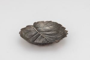 Ciotola a forma di foglia. Maison Gianmaria Buccellati, argentiere Clementi Bologna, Italia XX-XXI secolo  - Asta Argenti da Collezione | XX secolo - Associazione Nazionale - Case d'Asta italiane