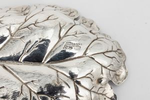 Due foglie. Maison Gianmaria Buccellati, argentiere Clementi Bologna, Italia XX-XXI secolo  - Asta Argenti da Collezione | XX secolo - Associazione Nazionale - Case d'Asta italiane