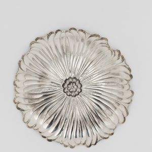 Ciotola a forma di fiore. Maison Gianmaria Buccellati, argentiere Clementi Bologna, Italia XX-XXI secolo  - Asta Argenti da Collezione | XX secolo - Associazione Nazionale - Case d'Asta italiane