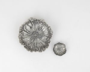 Due ciotoline a forma di fiore. Maison Gianmaria Buccellati, argentiere Clementi Bologna, Italia XX-XXI secolo  - Asta Argenti da Collezione | XX secolo - Associazione Nazionale - Case d'Asta italiane