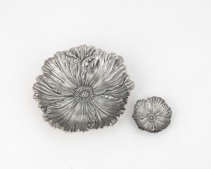 Due ciotoline a forma di fiore. Maison Gianmaria Buccellati, argentiere Clementi Bologna, Italia XX-XXI secolo  - Asta Argenti da Collezione | XX secolo - Associazione Nazionale - Case d'Asta italiane