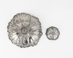Due ciotoline a forma di fiore. Maison Gianmaria Buccellati, argentiere Clementi Bologna, Italia XX-XXI secolo  - Asta Argenti da Collezione | XX secolo - Associazione Nazionale - Case d'Asta italiane