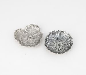 Due ciotoline a forma di fiore. Maison Gianmaria Buccellati, argentiere Clementi Bologna, Italia XX-XXI secolo  - Asta Argenti da Collezione | XX secolo - Associazione Nazionale - Case d'Asta italiane