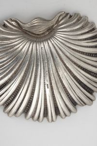 Gruppo di tre conchiglie. Maison Gianmaria Buccellati, argentiere Clementi Bologna, Italia XX-XXI secolo  - Asta Argenti da Collezione | XX secolo - Associazione Nazionale - Case d'Asta italiane