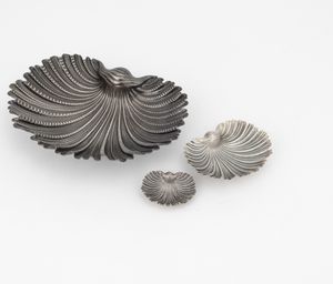 Gruppo di tre conchiglie. Maison Gianmaria Buccellati, argentiere Clementi Bologna, Italia XX-XXI secolo  - Asta Argenti da Collezione | XX secolo - Associazione Nazionale - Case d'Asta italiane