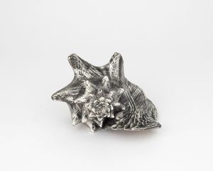 Grande conchiglia rivestita in argento, etichetta a scudo Mario Buccellati, Italia XX-XXI secolo  - Asta Argenti da Collezione | XX secolo - Associazione Nazionale - Case d'Asta italiane