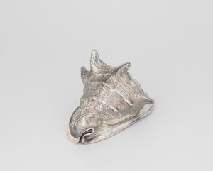 Grande conchiglia rivestita in argento, etichetta a scudo Mario Buccellati, Italia XX-XXI secolo  - Asta Argenti da Collezione | XX secolo - Associazione Nazionale - Case d'Asta italiane