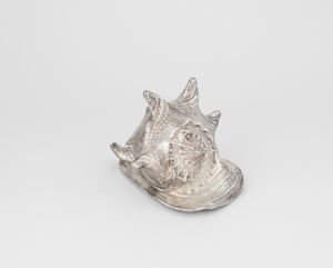 Grande conchiglia rivestita in argento, etichetta a scudo Mario Buccellati, Italia XX-XXI secolo  - Asta Argenti da Collezione | XX secolo - Associazione Nazionale - Case d'Asta italiane