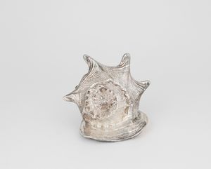 Grande conchiglia rivestita in argento, etichetta a scudo Mario Buccellati, Italia XX-XXI secolo  - Asta Argenti da Collezione | XX secolo - Associazione Nazionale - Case d'Asta italiane