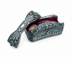 Telefono vintage con custodia in argento. Argenteria ilanese del XX secolo, argentiere Agostino Mazzuccato  - Asta Argenti da Collezione | XX secolo - Associazione Nazionale - Case d'Asta italiane