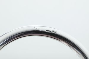 Candeliere a foggia di tulipano. Argenteria artistica italiana del XXI secolo, argentiere Fala Cernobbio (CO)  - Asta Argenti da Collezione | XX secolo - Associazione Nazionale - Case d'Asta italiane