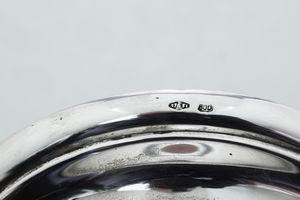 Coppia di candelieri a rocchetto. Argenteria artistica fiorentina del XX secolo, argentiere Pampaloni  - Asta Argenti da Collezione | XX secolo - Associazione Nazionale - Case d'Asta italiane