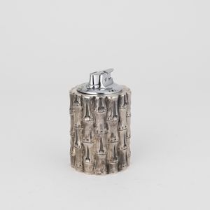 Accendino da tavolo a finto bamboo. Maison Gucci, Italia XX-XXI secolo  - Asta Argenti da Collezione | XX secolo - Associazione Nazionale - Case d'Asta italiane