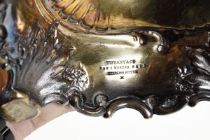 Coppia di doppieri. Tiffany & Co., U.S.A. inizio XX secolo  - Asta Argenti da Collezione | XX secolo - Associazione Nazionale - Case d'Asta italiane